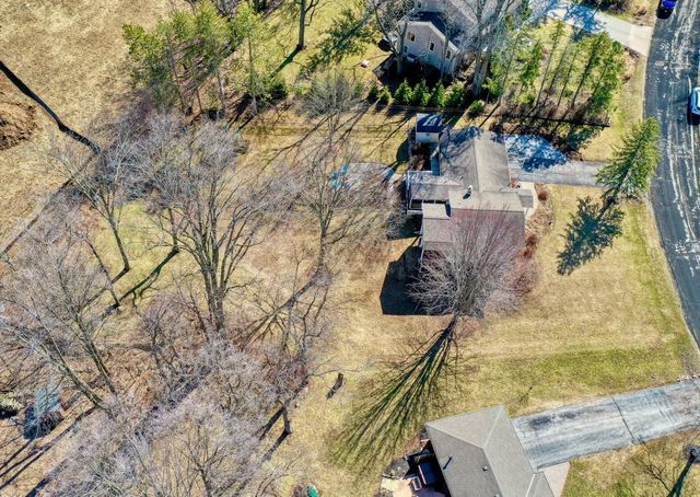 W189N5050 Crest View TERRACE, Menomonee Falls, WI 53051