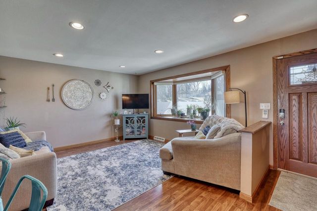 W189N5050 Crest View TERRACE, Menomonee Falls, WI 53051
