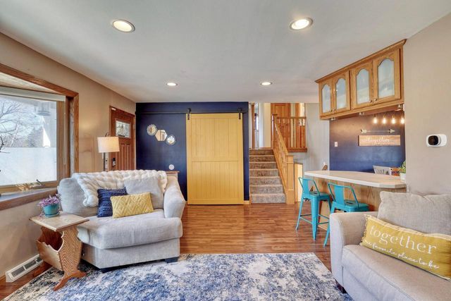 W189N5050 Crest View TERRACE, Menomonee Falls, WI 53051