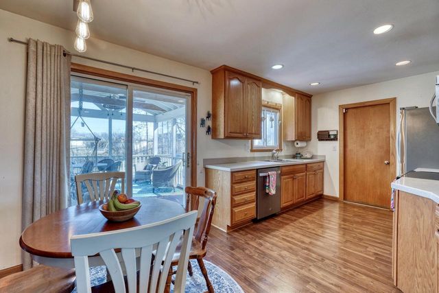 W189N5050 Crest View TERRACE, Menomonee Falls, WI 53051