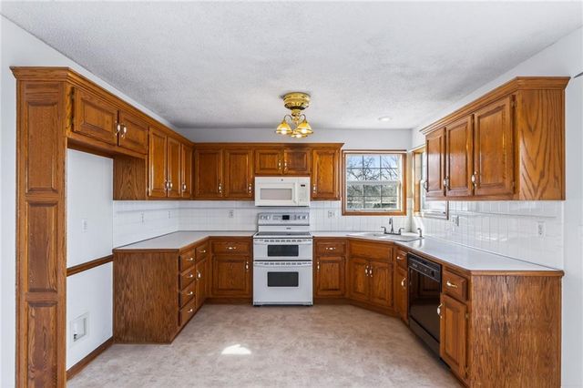 806 Winesap Circle, Belton, MO 64012