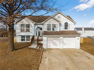 806 Winesap Circle, Belton, MO 64012