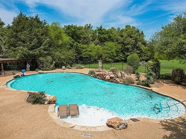 2188 Westview Drive, Wills Point, TX 75169