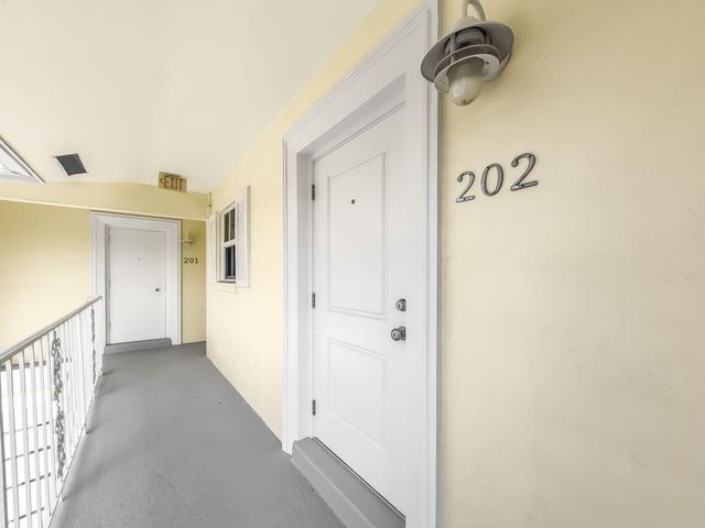 2301 NE 36th Street 202, Lighthouse Point, FL 33064