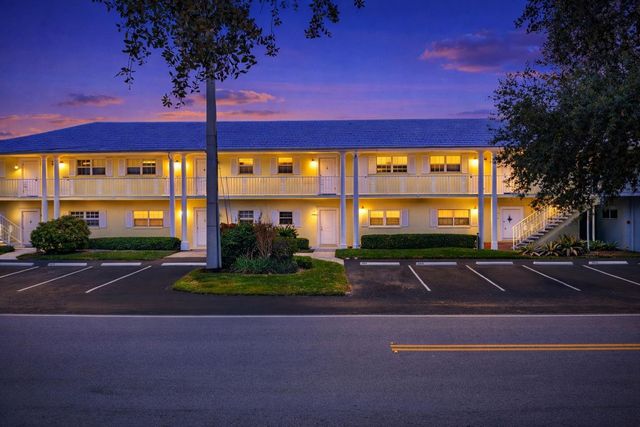 2301 NE 36th Street 202, Lighthouse Point, FL 33064