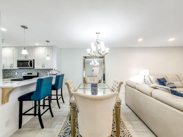 2301 NE 36th Street 202, Lighthouse Point, FL 33064