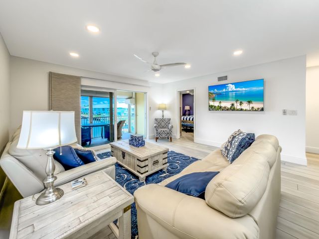 2301 NE 36th Street 202, Lighthouse Point, FL 33064