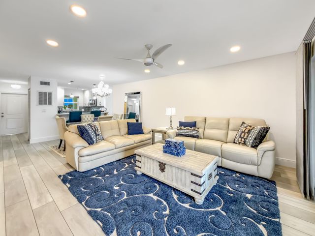 2301 NE 36th Street 202, Lighthouse Point, FL 33064