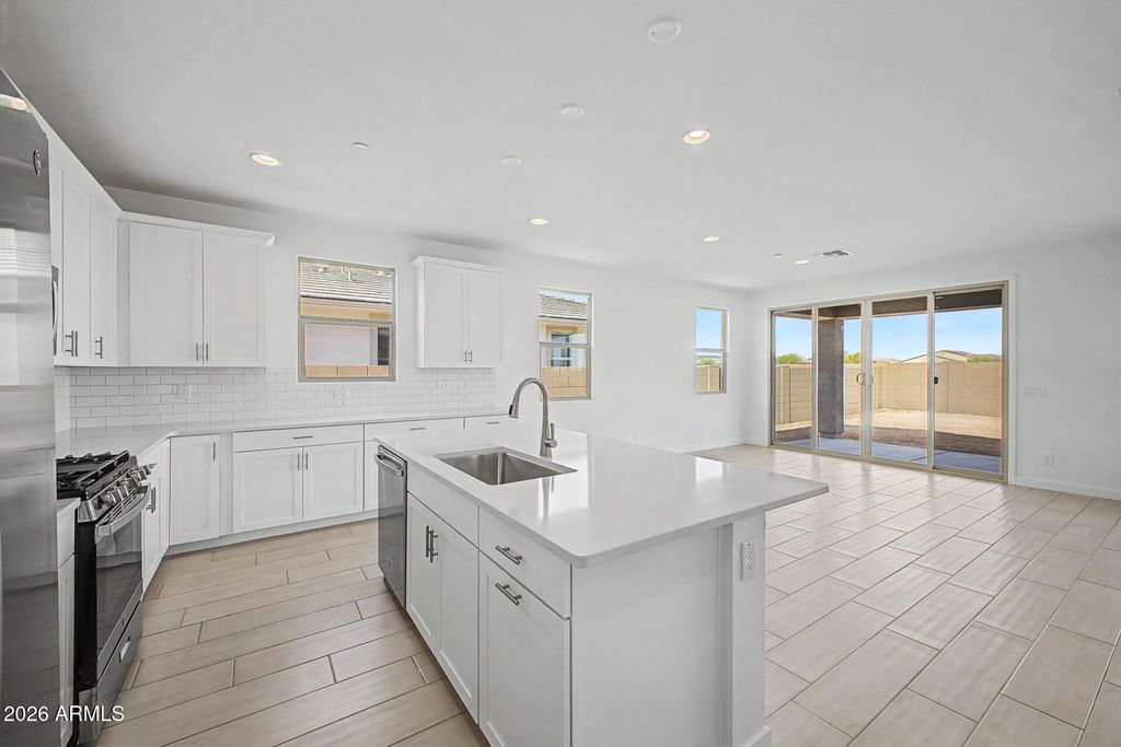 29527 N 135TH Lane, Peoria, AZ 85383 — photo 4