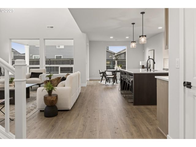 1211 S MOUNTAIN Pl, Ridgefield, WA 98642