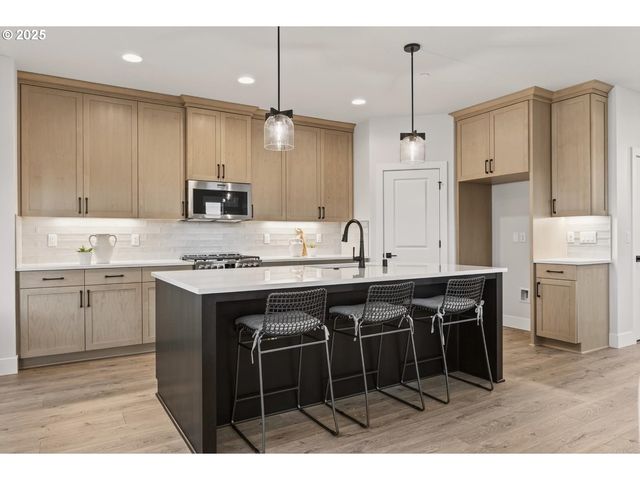 1211 S MOUNTAIN Pl, Ridgefield, WA 98642