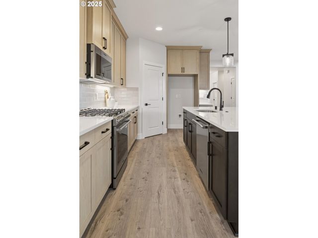 1211 S MOUNTAIN Pl, Ridgefield, WA 98642