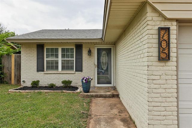 705 S Highland Drive, Mustang, OK 73064