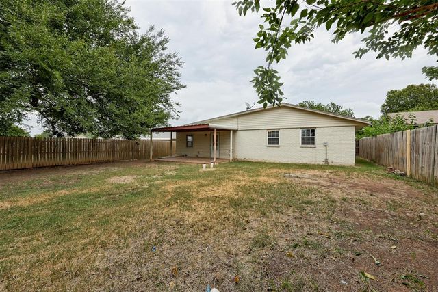 705 S Highland Drive, Mustang, OK 73064