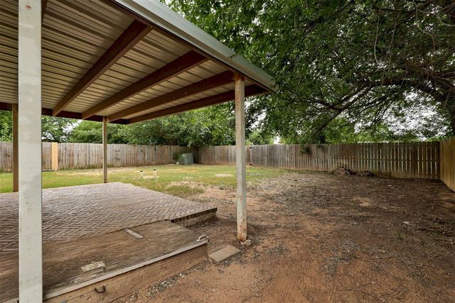 705 S Highland Drive, Mustang, OK 73064