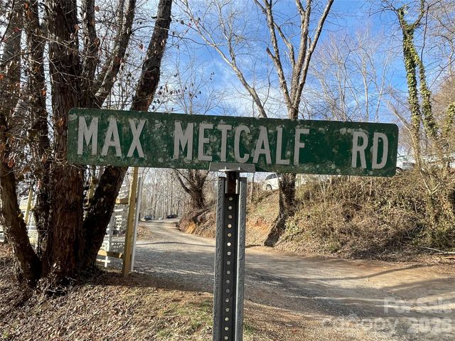 000 Max Metcalf Road, Swannanoa, NC 28778