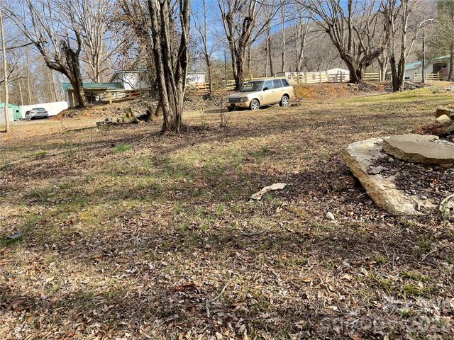 000 Max Metcalf Road, Swannanoa, NC 28778