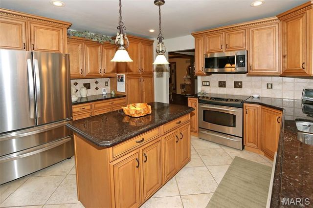 928 Oak Terrace Court, Fenton, MO 63026