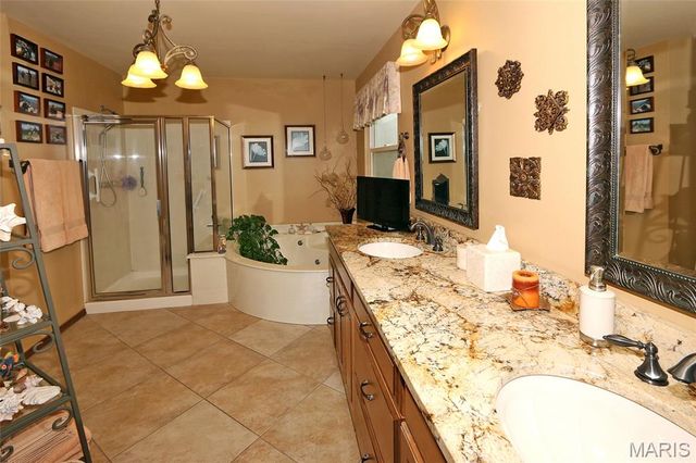 928 Oak Terrace Court, Fenton, MO 63026