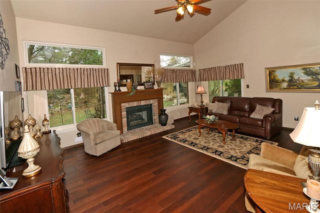 928 Oak Terrace Court, Fenton, MO 63026