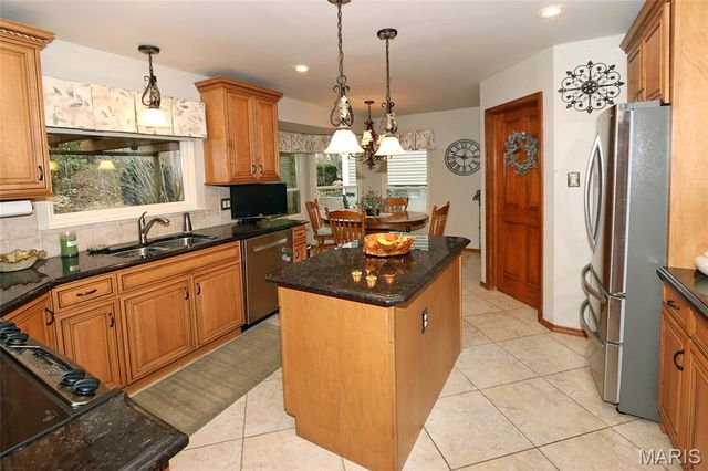 928 Oak Terrace Court, Fenton, MO 63026