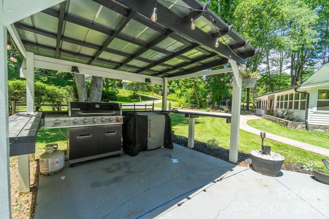 336 Greens Creek Road, Sylva, NC 28779