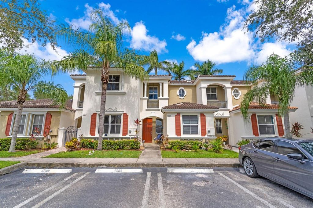 4289 NE 10th Ct, Homestead, FL 33033