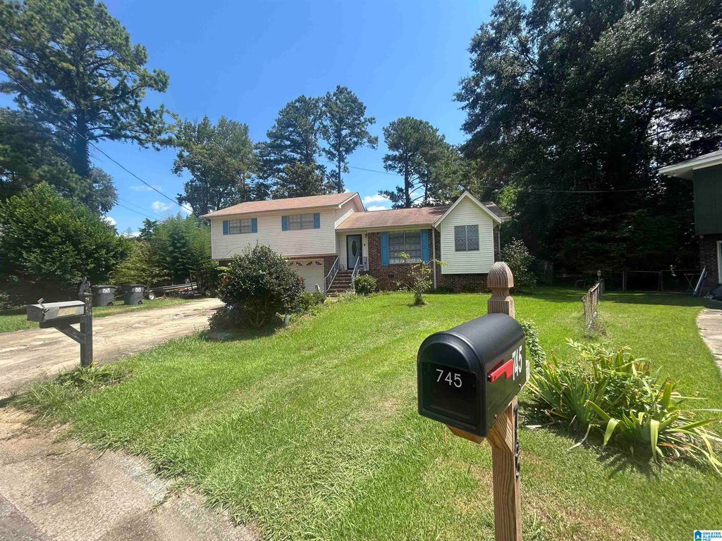 749 PARKMOOR CIRCLE, Hueytown, AL 35022