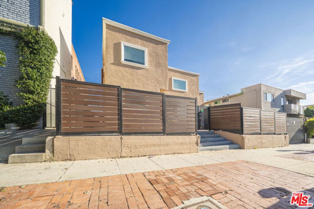 136 N Rampart Boulevard 3, Los Angeles, CA 90026