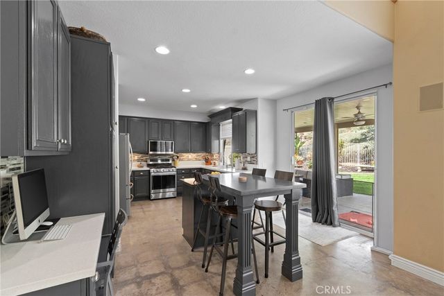 977 Montague, Corona, CA 92879