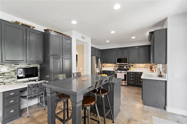 977 Montague, Corona, CA 92879