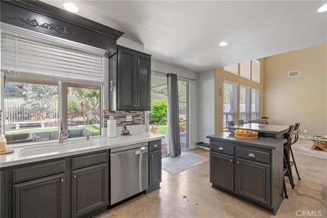 977 Montague, Corona, CA 92879