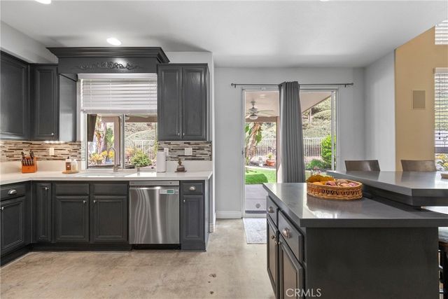 977 Montague, Corona, CA 92879