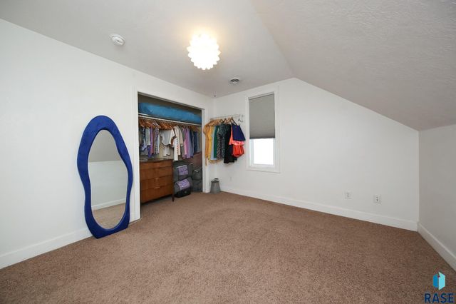 2615 E 12th St, Sioux Falls, SD 57103