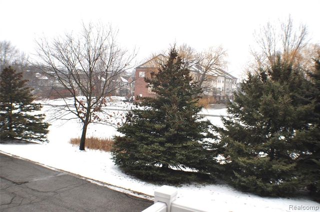 3204 Johanna Ware 13, Wixom, MI 48393