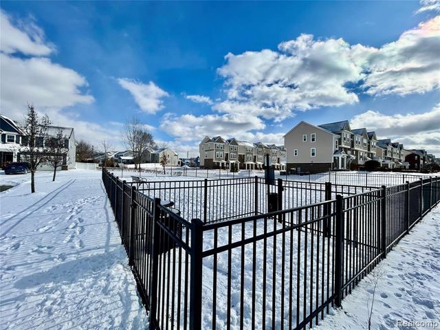 3204 Johanna Ware 13, Wixom, MI 48393