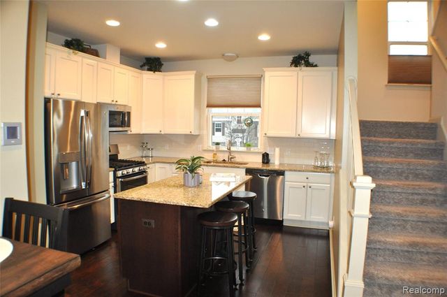 3204 Johanna Ware 13, Wixom, MI 48393