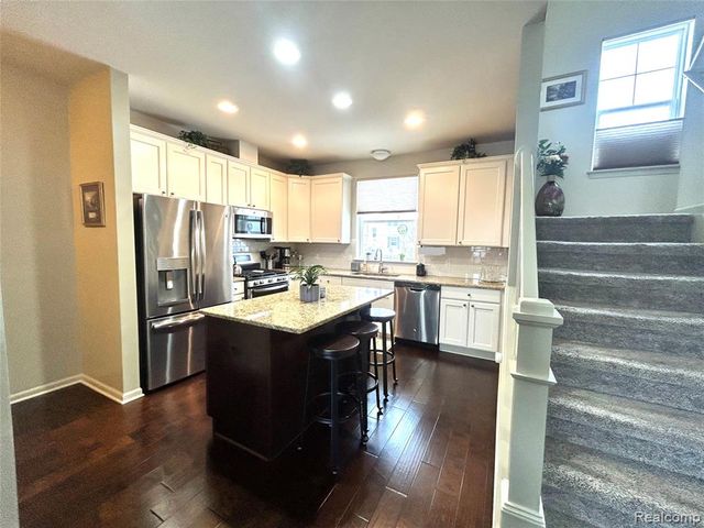 3204 Johanna Ware 13, Wixom, MI 48393