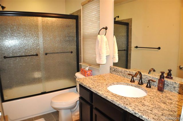 3204 Johanna Ware 13, Wixom, MI 48393