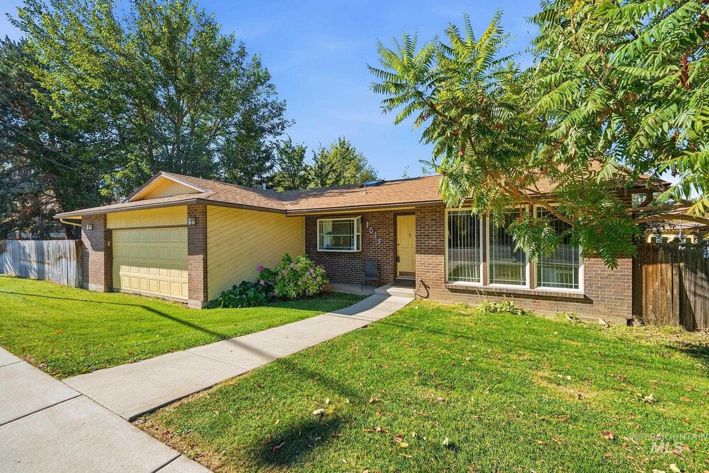 1015 N Maple Grove Rd, Boise, ID 83704 photo 2