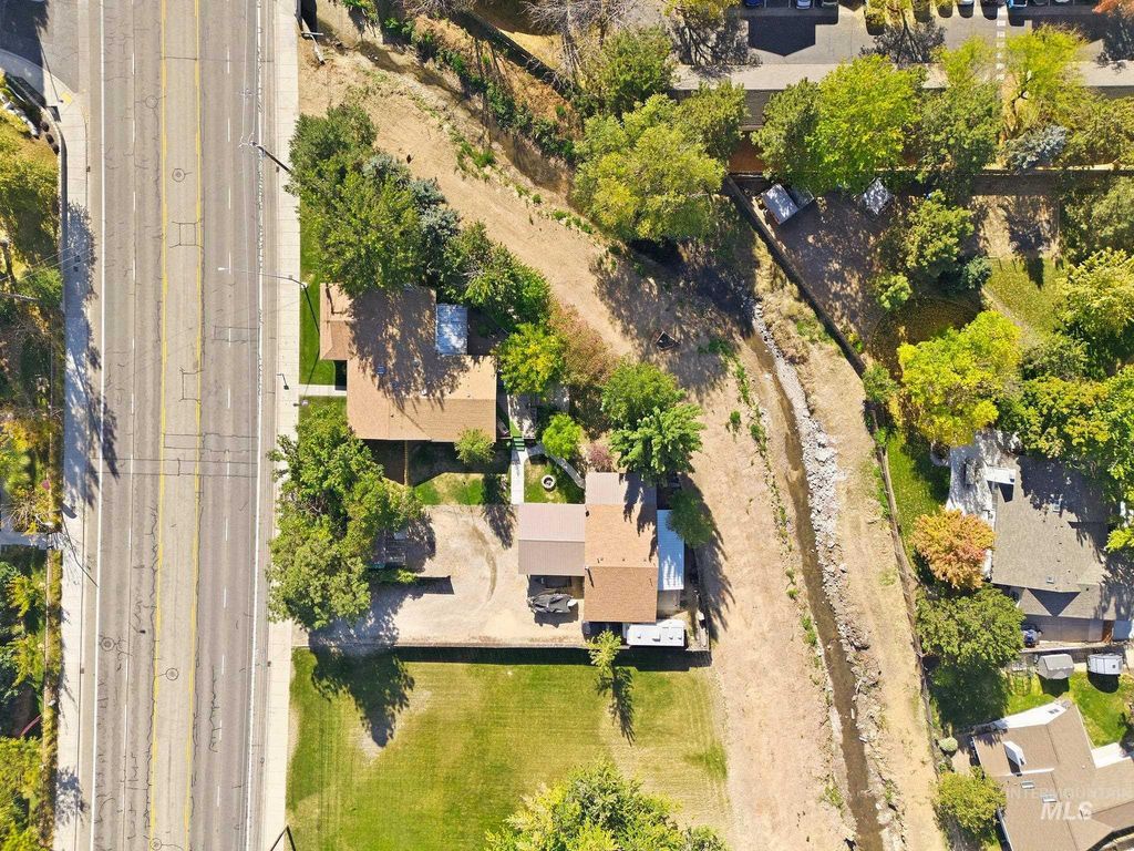 1015 N Maple Grove Rd, Boise, ID 83704 photo 5