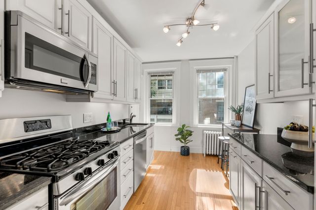 36 Dwight St 4, Brookline, MA 02446