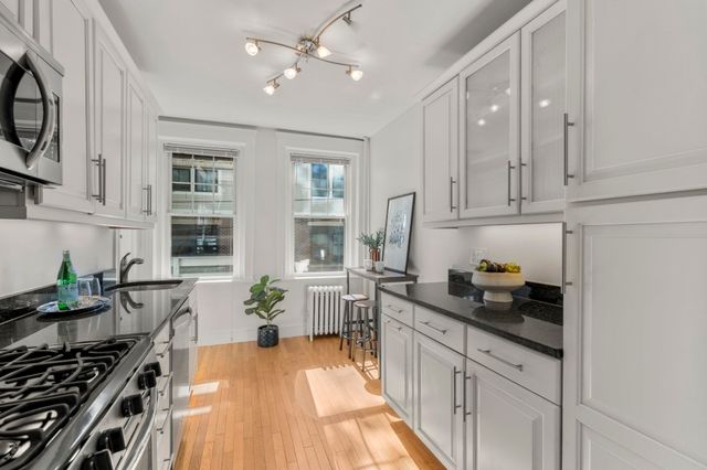36 Dwight St 4, Brookline, MA 02446