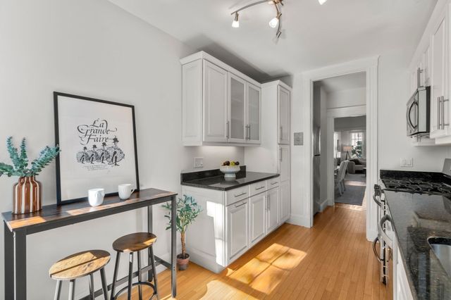 36 Dwight St 4, Brookline, MA 02446