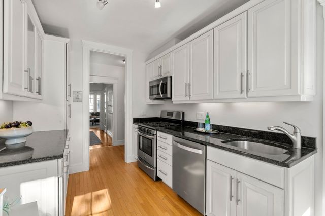 36 Dwight St 4, Brookline, MA 02446