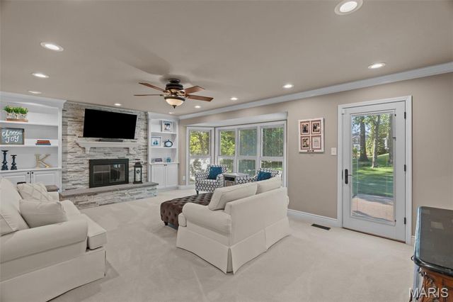 4814 King Andrew Park, St Louis, MO 63129