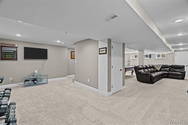 4814 King Andrew Park, St Louis, MO 63129