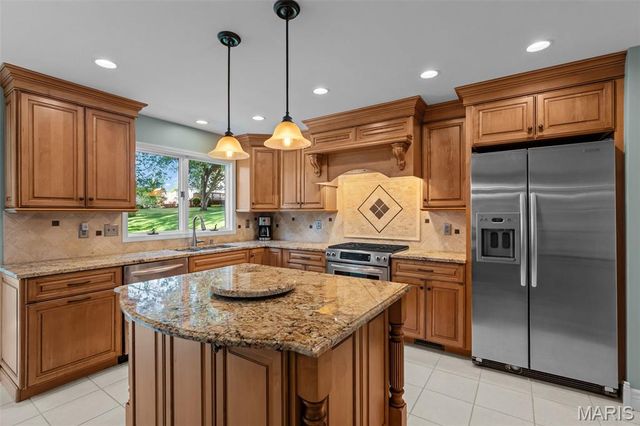 4814 King Andrew Park, St Louis, MO 63129