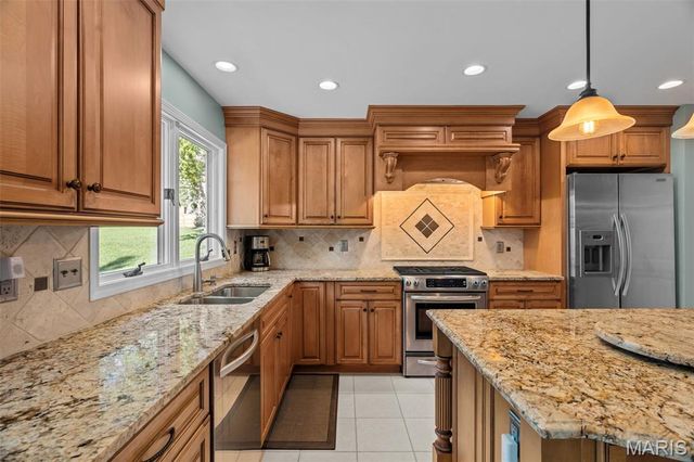 4814 King Andrew Park, St Louis, MO 63129