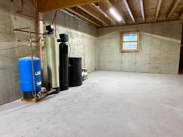 17 Woodland Hills Drive, Morrisonville, NY 12962